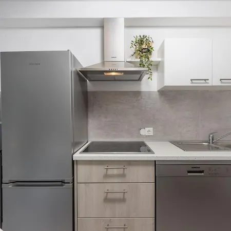 Moderne In Mit Pool By Interhome Apartman