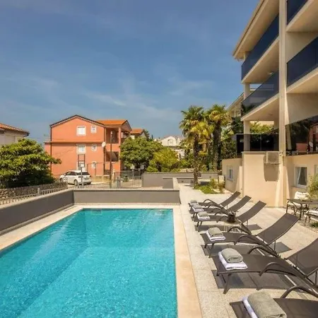 Moderne In Mit Pool By Interhome Crikvenica