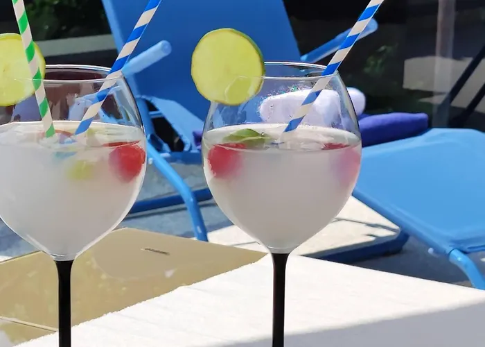 Moderne In Mit Pool By Interhome