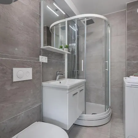 Moderne In Mit Pool By Interhome Appartamento *